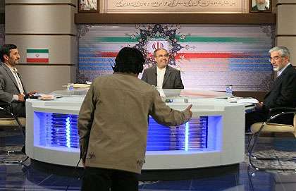 - نوشته کورش شجاعی مدیر مسئول روزنامه خراسان - سرمقاله روزنامه خراسان - کورش شجاعی - kourosh shojaee - مناظره انتخابات ریاست جمهوری 88