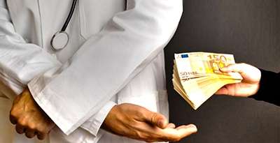 kourosh shojaee - کورش شجاعی مدیر مسئول روزنامه خراسان - کورش شجاعی روزنامه نگار - کورش شجاعی نویسنده - زیر میزی پزشکان