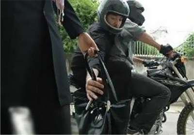 kourosh shojaee - کورش شجاعی مدیر مسئول روزنامه خراسان - کورش شجاعی روزنامه نگار - کورش شجاعی نویسنده - کیف قاپی - زورگیری